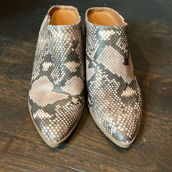 Universal Thread Heeled Snakeskin mule - Picture 2 of 4